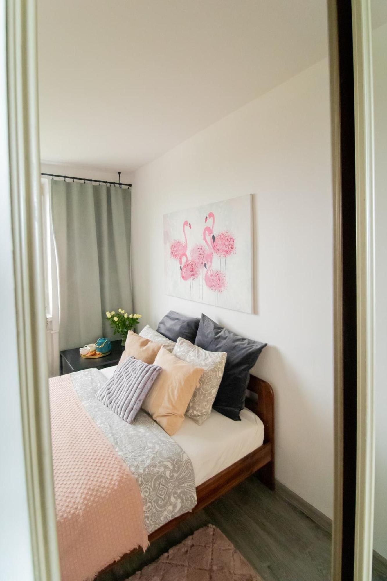 Piotrapartments - Daleka Cozy Train&Airport Apartment Варшава Екстериор снимка