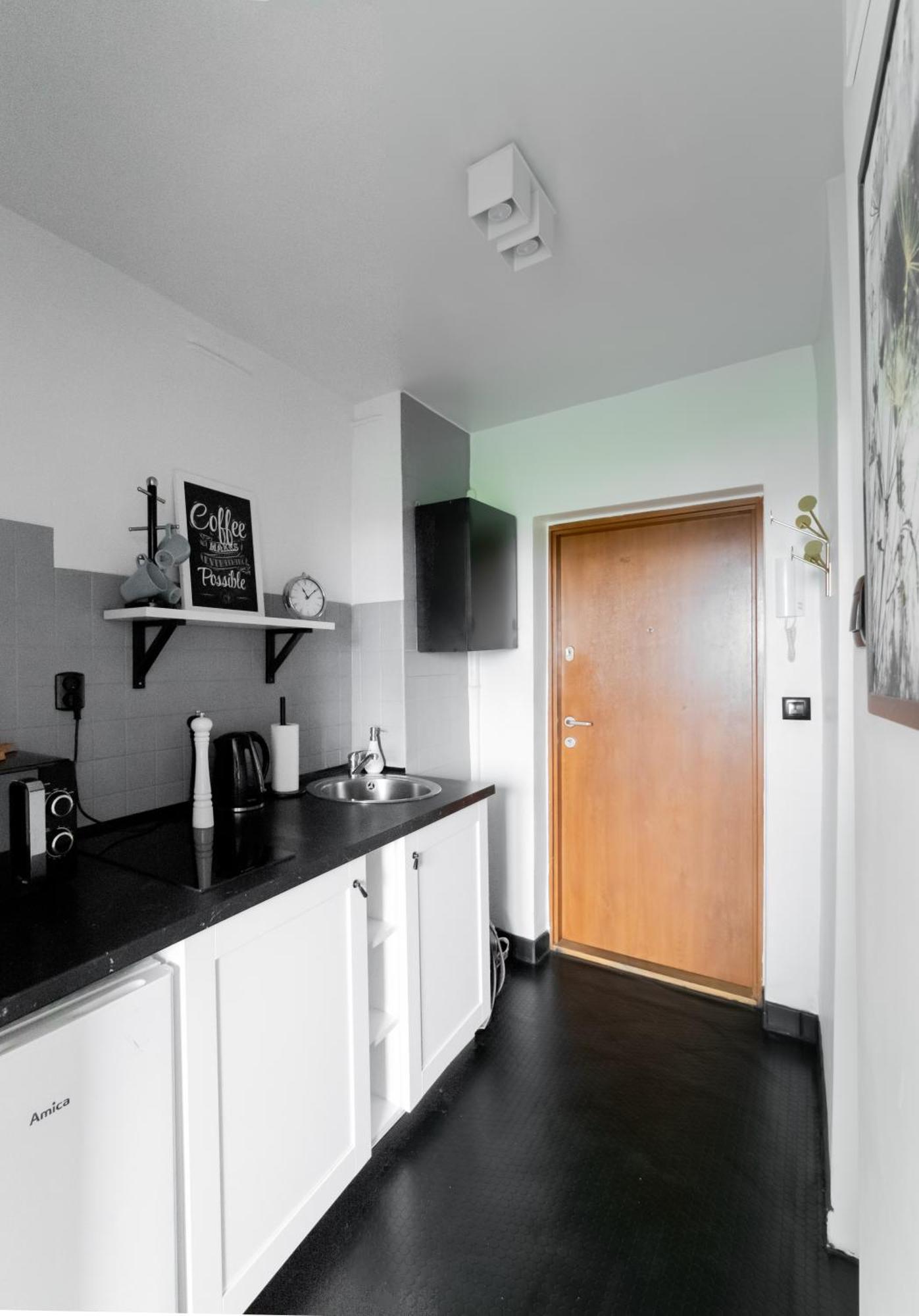 Piotrapartments - Daleka Cozy Train&Airport Apartment Варшава Екстериор снимка