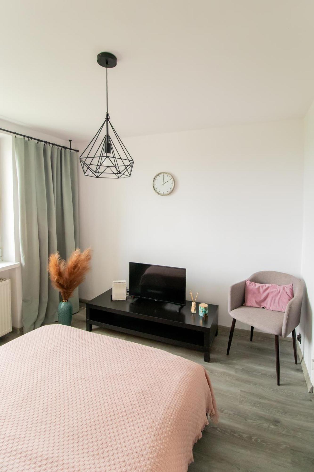 Piotrapartments - Daleka Cozy Train&Airport Apartment Варшава Екстериор снимка
