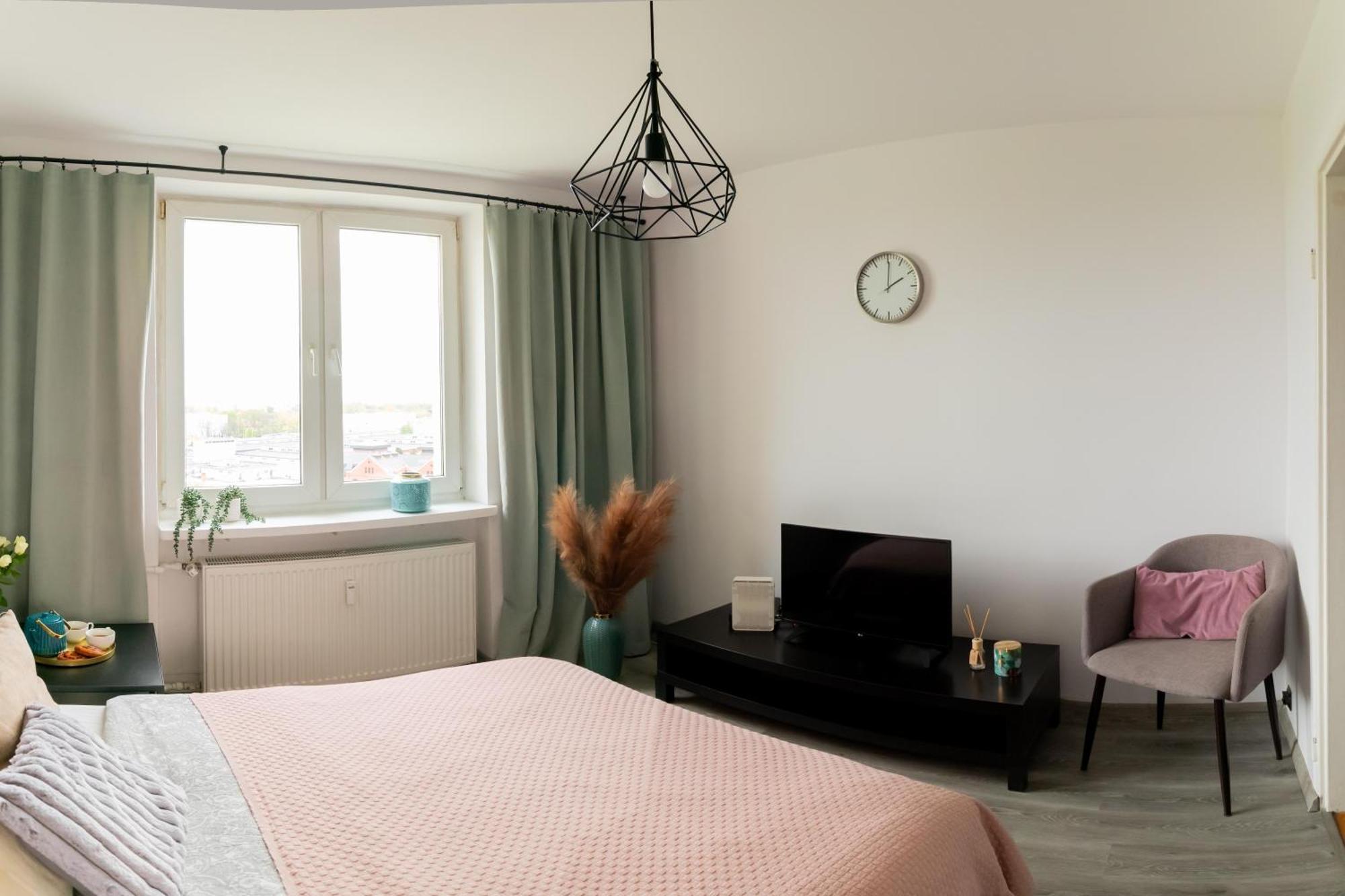 Piotrapartments - Daleka Cozy Train&Airport Apartment Варшава Екстериор снимка
