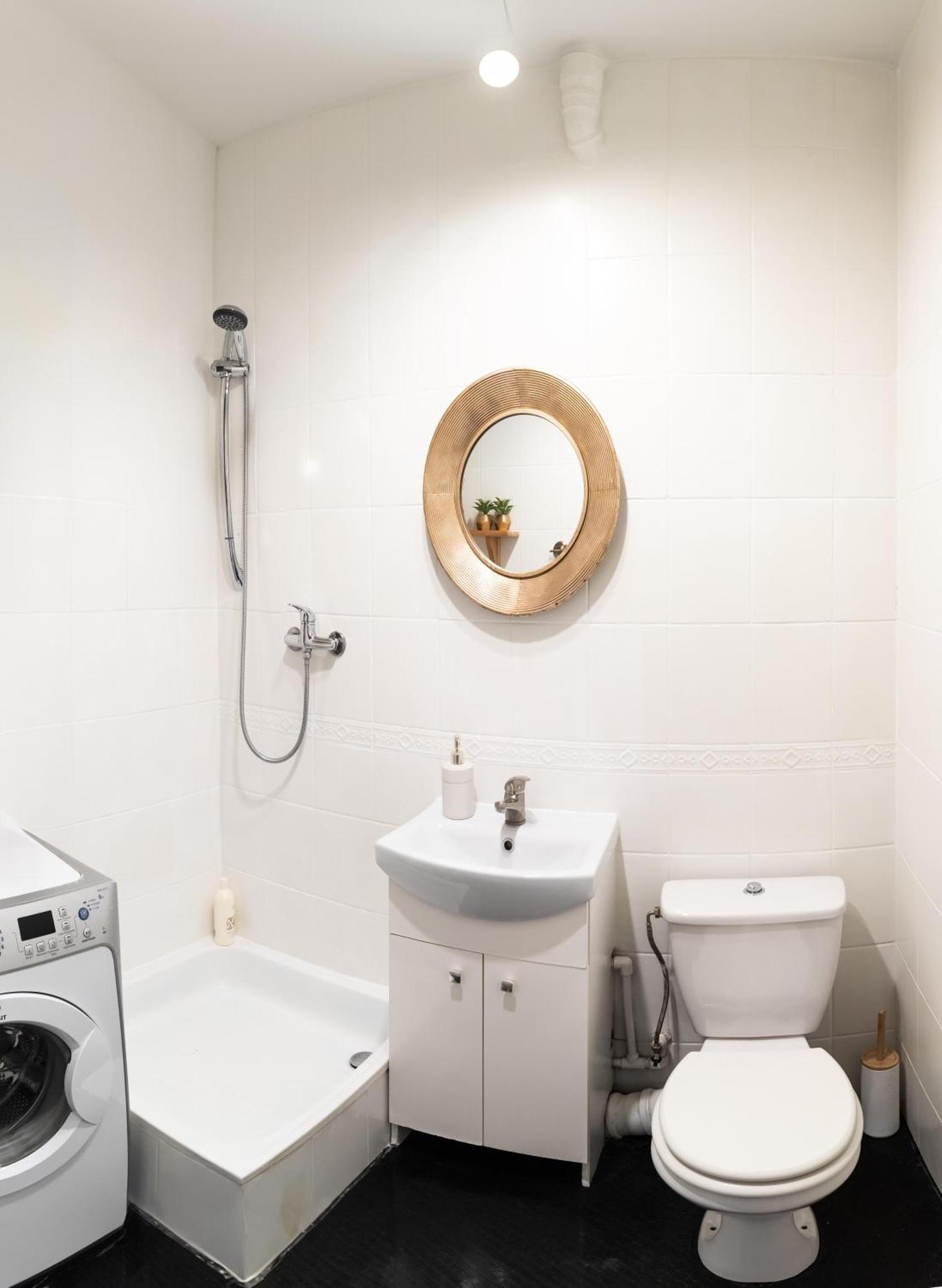 Piotrapartments - Daleka Cozy Train&Airport Apartment Варшава Екстериор снимка